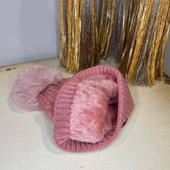 UGG RHINESTONE BEANIE - Picture 3 of 3